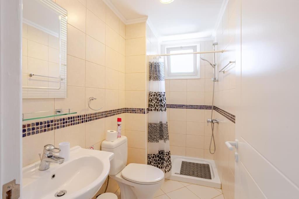 Grosses Apartment In Idyllischer Anlage, Strandnah มานเดรีย ภายนอก รูปภาพ