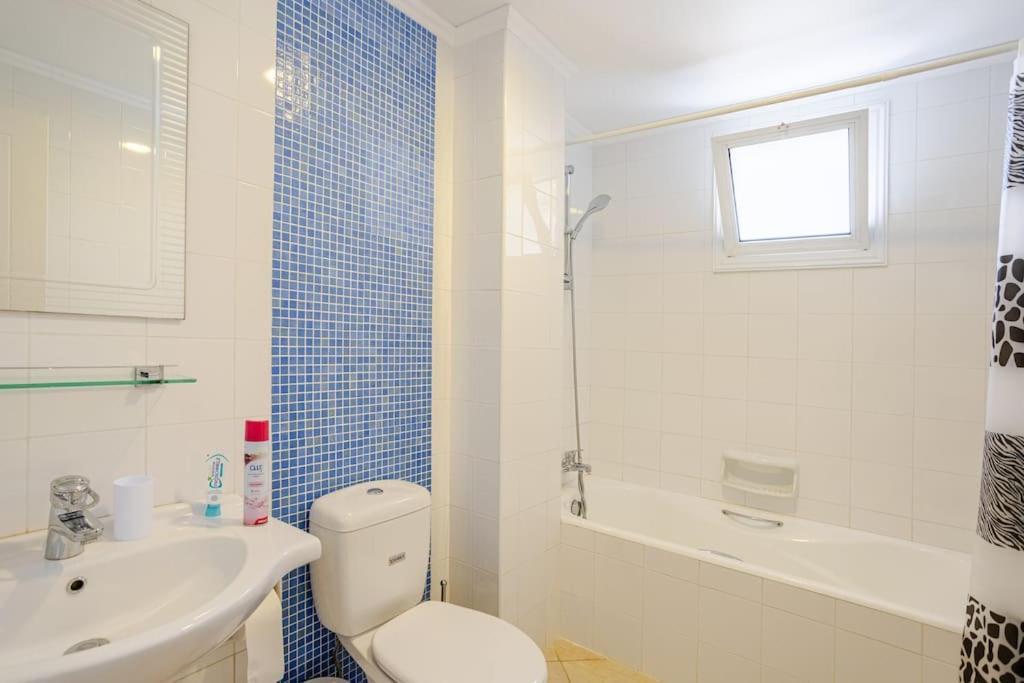 Grosses Apartment In Idyllischer Anlage, Strandnah มานเดรีย ภายนอก รูปภาพ