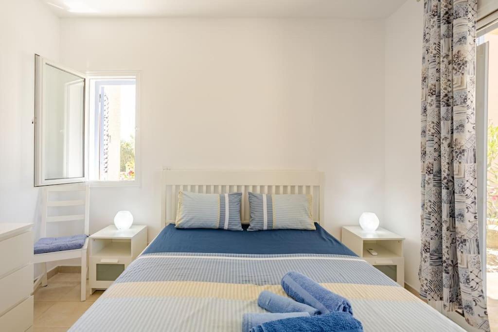 Grosses Apartment In Idyllischer Anlage, Strandnah มานเดรีย ภายนอก รูปภาพ