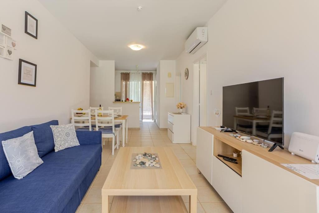 Grosses Apartment In Idyllischer Anlage, Strandnah มานเดรีย ภายนอก รูปภาพ
